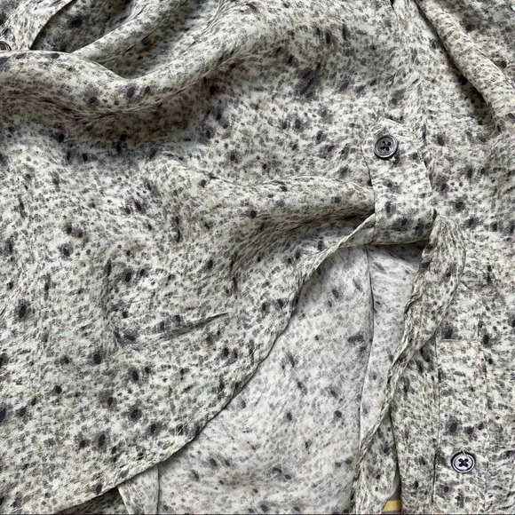Elizabeth and James Silk Blouse Abstract Print Button Front Long Sleeve Medium - Picture 13 of 16